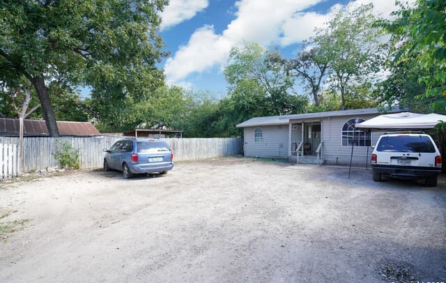 rental at 148 Gifford St in San Antonio, TX — photo 4