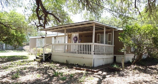 rental at 128 Winship Rd in Pleasanton, TX — photo 1