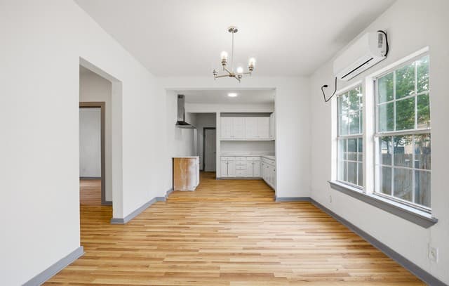 3-bedroom rental at 736 W Elsmere Pl in San Antonio, TX — photo 5