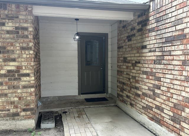 4-bedroom rental at 5635 Timber Star in San Antonio, TX — photo 3