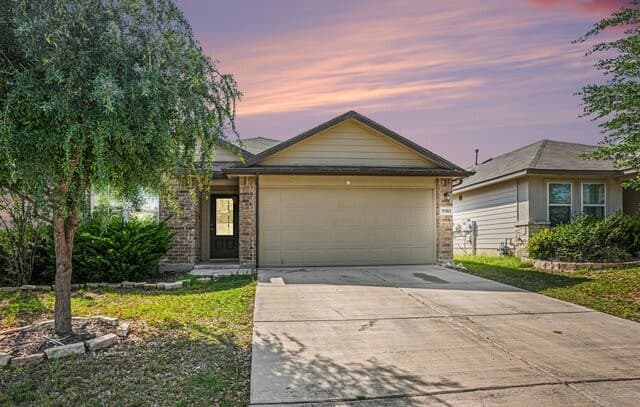 4-bedroom rental at 9303 Moon Shine in San Antonio, TX — photo 1