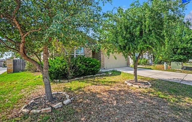 4-bedroom rental at 9303 Moon Shine in San Antonio, TX — photo 2
