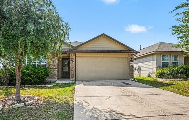 4-bedroom rental at 9303 Moon Shine in San Antonio, TX — photo 3