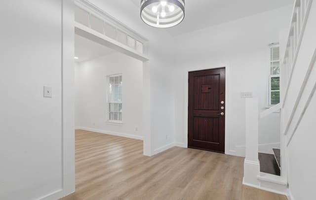 3-bedroom rental at 302 Topeka in San Antonio, TX — photo 2