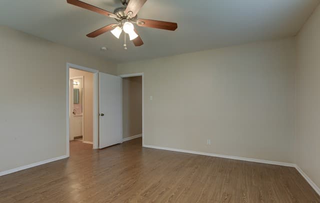 3-bedroom rental at 214 Oaklane Dr in Universal City, TX — photo 4