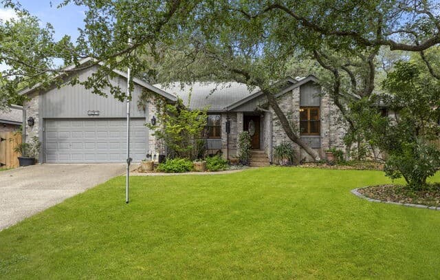 3-bedroom rental at 16907 Hidden Timber Wood in San Antonio, TX — photo 3