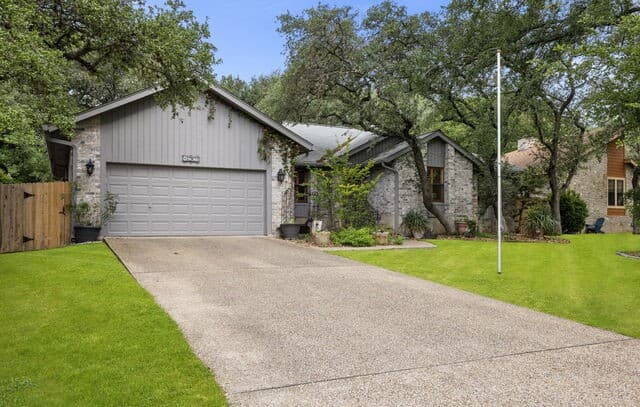 3-bedroom rental at 16907 Hidden Timber Wood in San Antonio, TX — photo 4