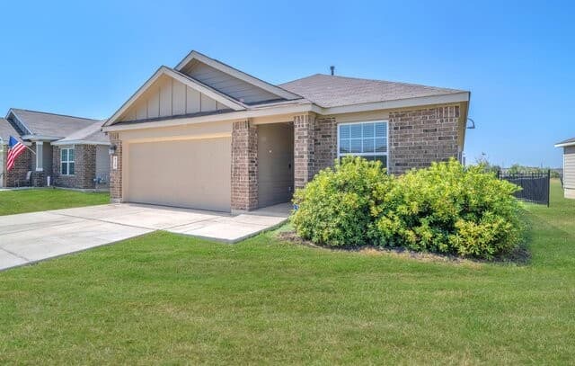 3-bedroom rental at 910 Hagen Way in San Antonio, TX — photo 2
