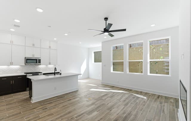 3-bedroom rental at 6464 Babcock Road Unit 904 in San Antonio, TX — photo 5