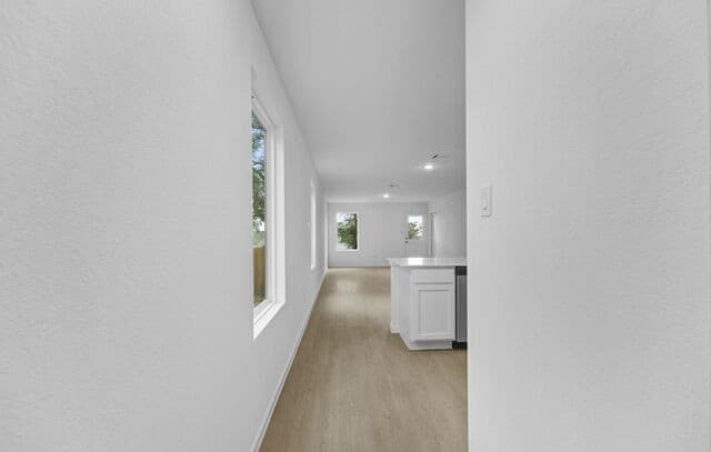 4-bedroom rental at 14916 Warwick Shire in San Antonio, TX — photo 2