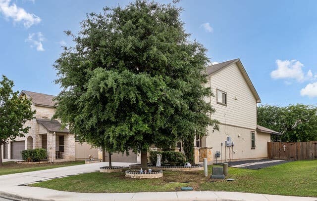 4-bedroom rental at 8319 Oak Harvest Dr in San Antonio, TX — photo 4
