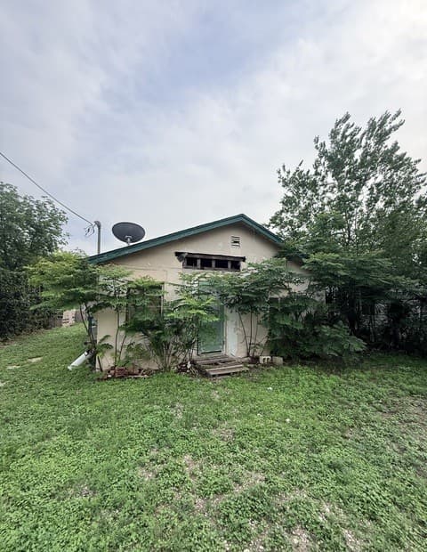 2-bedroom rental at 218 Illg Ave in San Antonio, TX — photo 5