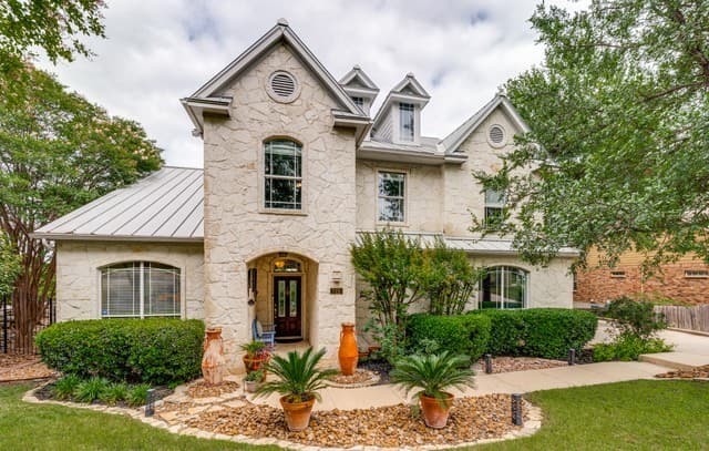 4-bedroom rental at 722 Mesa Rdg in San Antonio, TX — photo 2