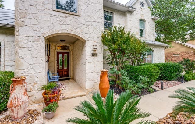 4-bedroom rental at 722 Mesa Rdg in San Antonio, TX — photo 3