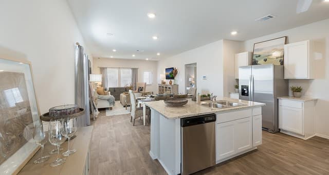4-bedroom rental at 5303 Totem Bluff in San Antonio, TX — photo 4