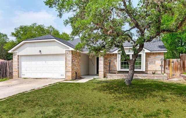 3-bedroom rental at 6107 John Chapman in San Antonio, TX — photo 2