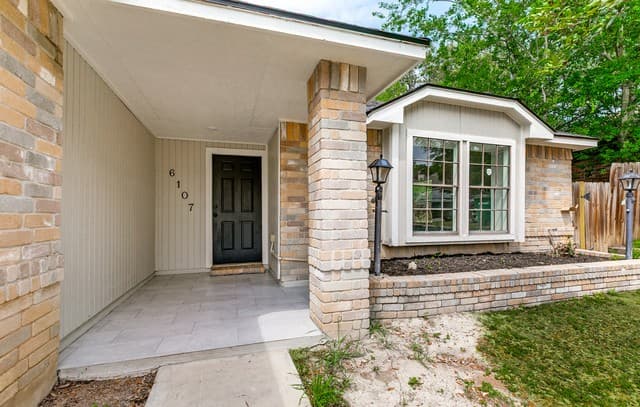 3-bedroom rental at 6107 John Chapman in San Antonio, TX — photo 3