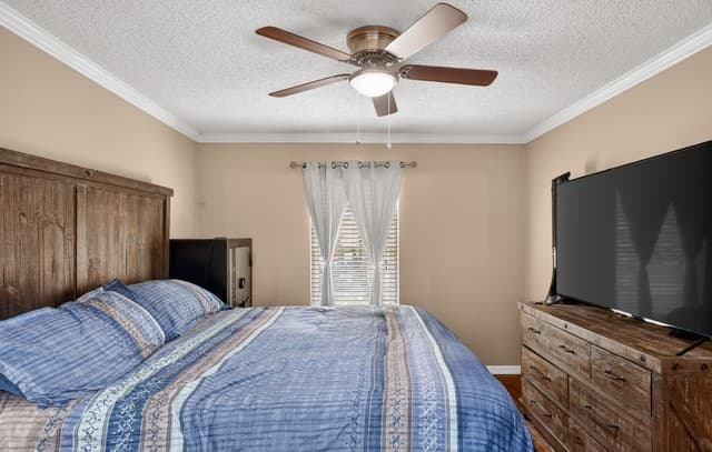 3-bedroom rental at 413 Georgia Ann Dr in Pleasanton, TX — photo 5