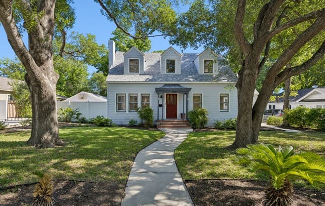 3-bedroom rental at 120 Lamont Ave in Alamo Heights, TX — photo 1