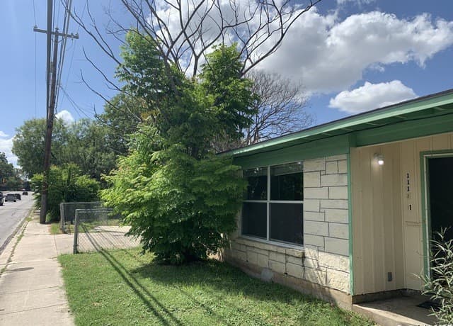 rental at 111 Laddie Pl in San Antonio, TX — photo 3