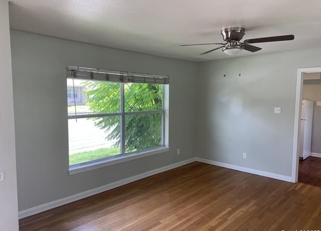rental at 111 Laddie Pl in San Antonio, TX — photo 5