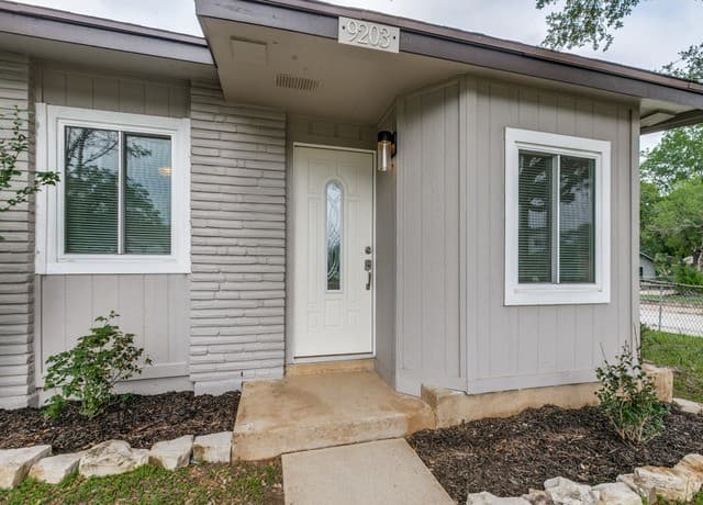 3-bedroom rental at 9203 Brink Ln in San Antonio, TX — photo 2