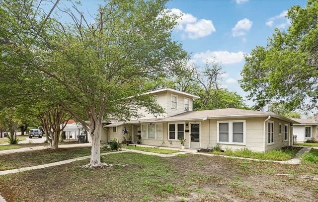 rental at 369 Babcock Rd in San Antonio, TX — photo 1