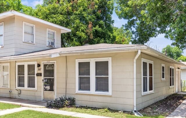 rental at 369 Babcock Rd in San Antonio, TX — photo 2