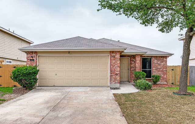 3-bedroom rental at 543 Stable Vis in San Antonio, TX — photo 1