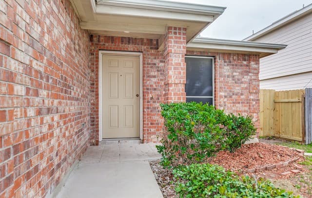 3-bedroom rental at 543 Stable Vis in San Antonio, TX — photo 2