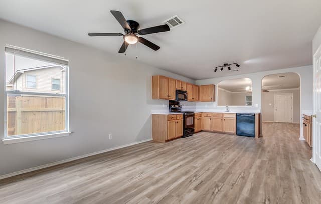 3-bedroom rental at 543 Stable Vis in San Antonio, TX — photo 5