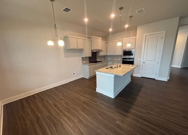 3-bedroom rental at 104 Allin Oaks in Universal City, TX — photo 4