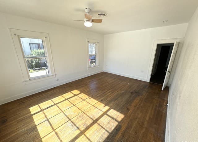 4-bedroom rental at 211 Preston in San Antonio, TX — photo 4