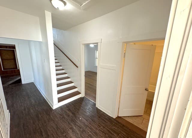 4-bedroom rental at 211 Preston in San Antonio, TX — photo 5