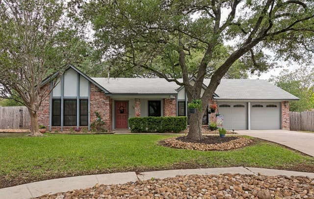 3-bedroom rental at 1707 Ashley Cir in San Antonio, TX — photo 1