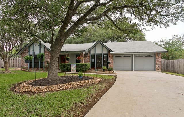 3-bedroom rental at 1707 Ashley Cir in San Antonio, TX — photo 3