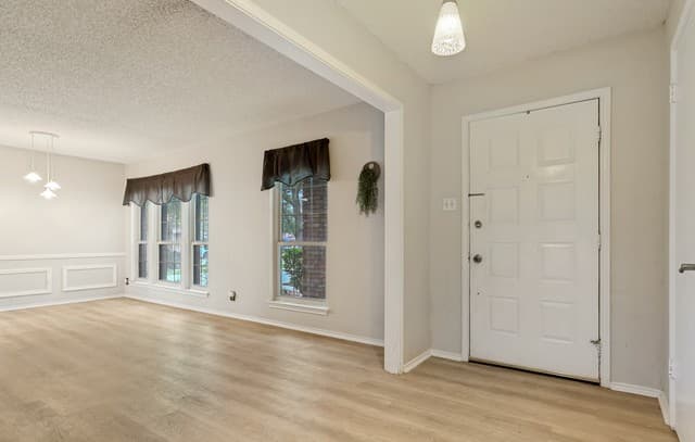3-bedroom rental at 1707 Ashley Cir in San Antonio, TX — photo 4