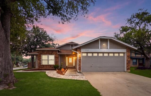 3-bedroom rental at 13203 Wood Climb St in San Antonio, TX — photo 2