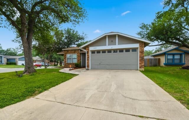 3-bedroom rental at 13203 Wood Climb St in San Antonio, TX — photo 3