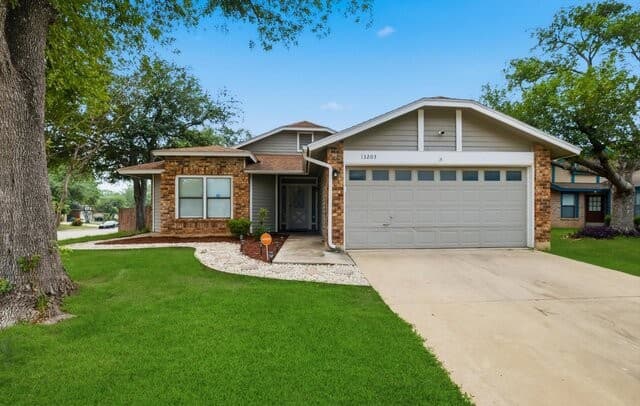 3-bedroom rental at 13203 Wood Climb St in San Antonio, TX — photo 4