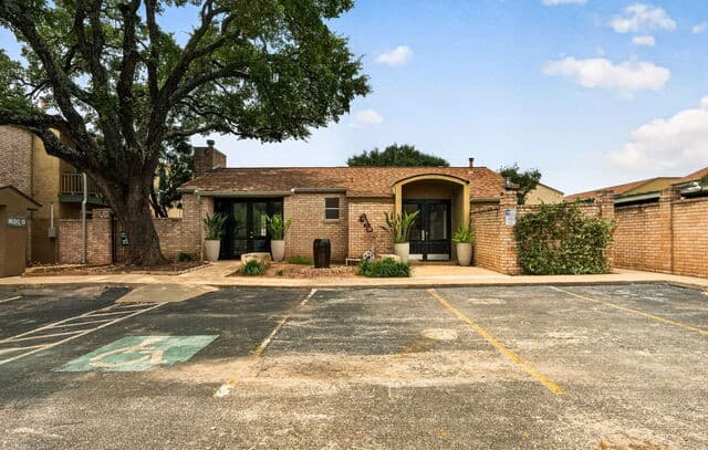 2-bedroom rental at 3678 Hidden Dr. Unit 2906 in San Antonio, TX — photo 1