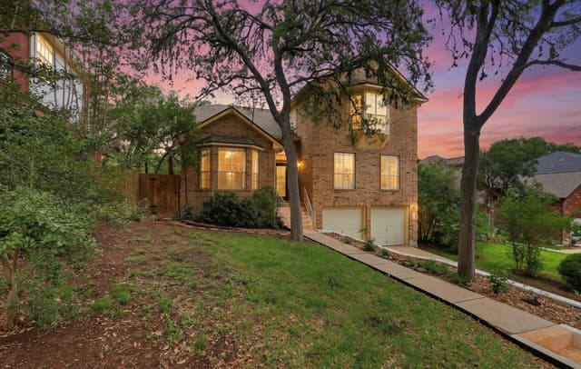 3-bedroom rental at 13719 Morningbluff Dr in San Antonio, TX — photo 1