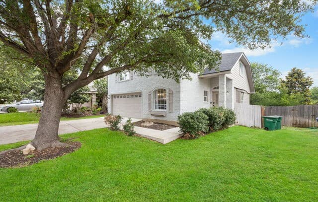 4-bedroom rental at 10438 Tiger in San Antonio, TX — photo 1