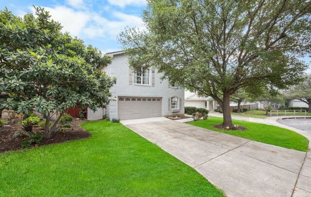 4-bedroom rental at 10438 Tiger in San Antonio, TX — photo 2