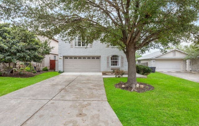 4-bedroom rental at 10438 Tiger in San Antonio, TX — photo 3