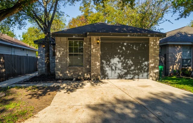 3-bedroom rental at 9011 Arch Brg in San Antonio, TX — photo 1