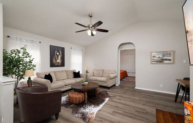 3-bedroom rental at 9011 Arch Brg in San Antonio, TX — photo 2