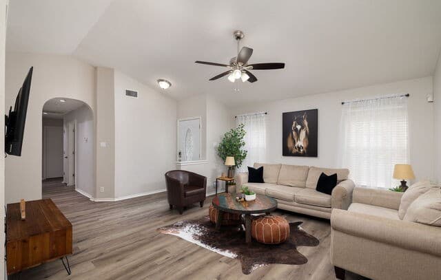 3-bedroom rental at 9011 Arch Brg in San Antonio, TX — photo 3