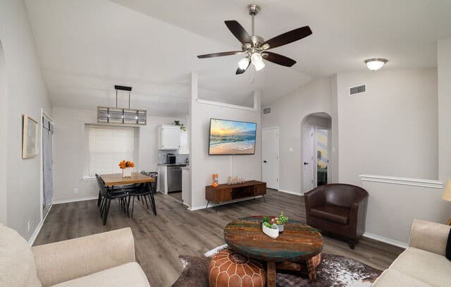 3-bedroom rental at 9011 Arch Brg in San Antonio, TX — photo 4