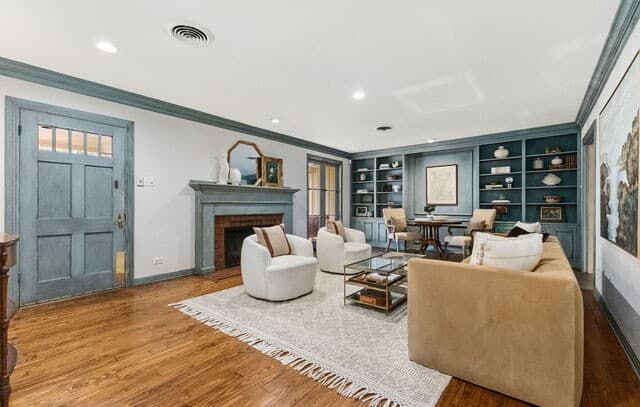 3-bedroom rental at 140 W Fair Oaks Pl in San Antonio, TX — photo 5